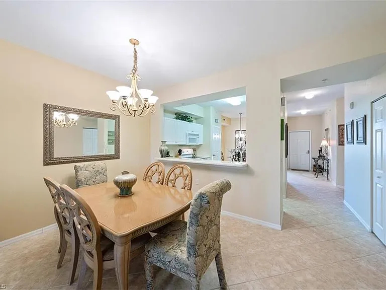 3981 Bishopwood Ct E — Photo 3