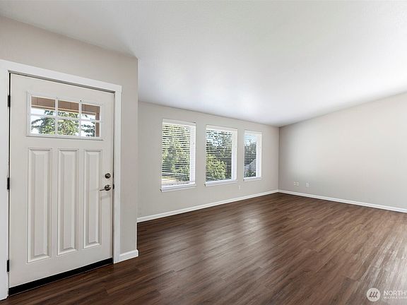 3rd image of 2521 123rd Avenue SW