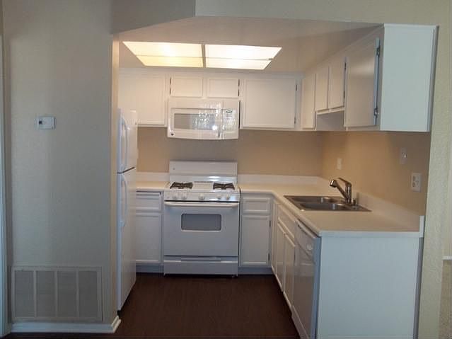 2nd image of 1208 Sea Cliff Way