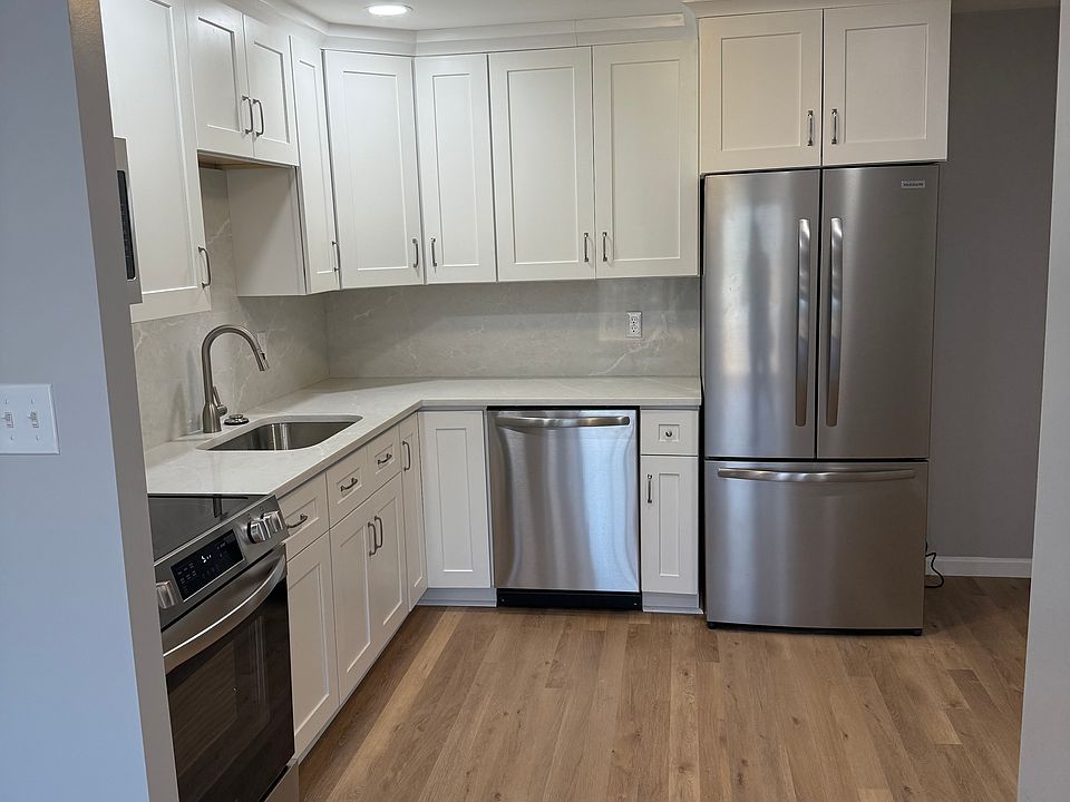 1st image of 9 Lancelot Ct APT 24