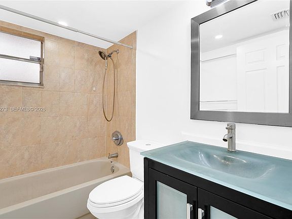 4th image of 17000 NW 67th Ave APT 133