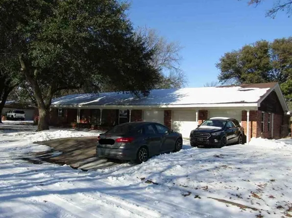 902 Tejas Dr, Burkburnett, TX 76354