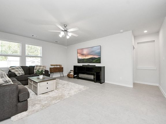 5th image of 297 Gallant Fox Way