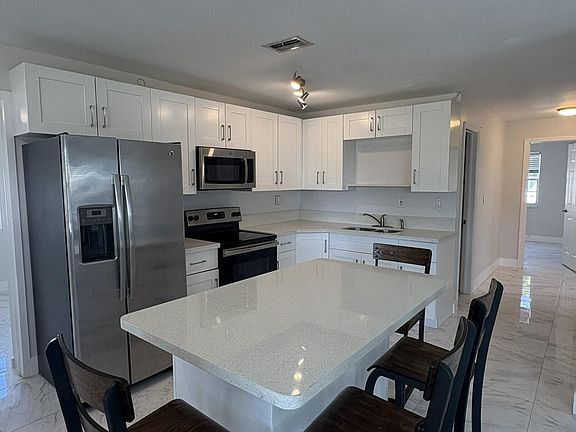 3rd image of 5620 Hobart Avenue