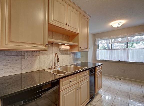 5th image of 146 Conestoga Way #146