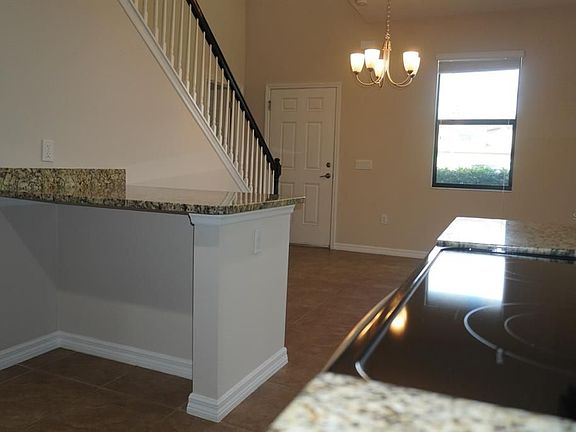 5th image of 2324 Seven Oaks Dr