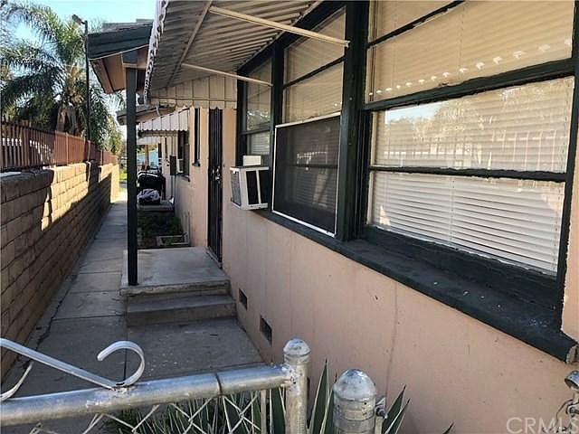 1st image of 440 W Magnolia Ave