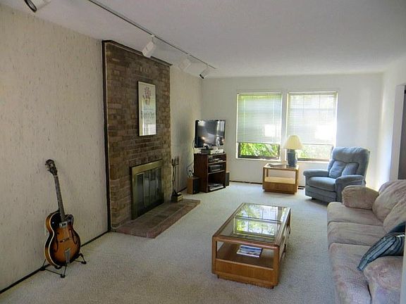 3rd image of 595 Hedgebrooke Ave #595-J