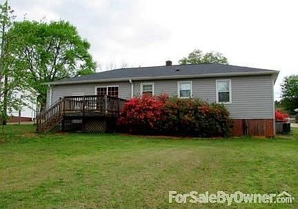 Fully-fenced back yard