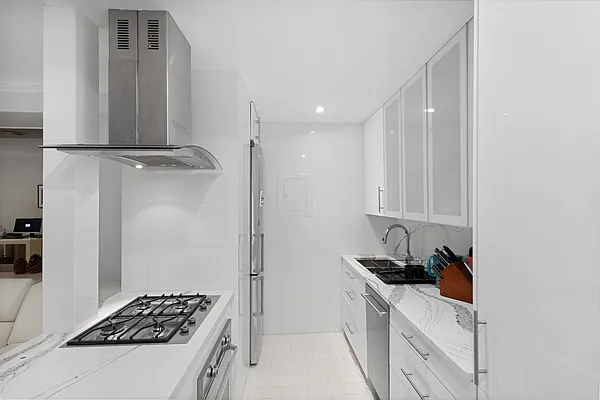 Rented by R New York | media 27