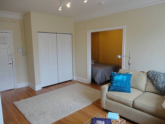 3rd image of 1204 W Granville Ave #207