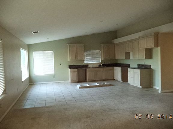 4th image of 27925 Fairacres Ln