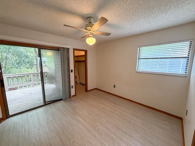 2260 W University Ave — Photo 13