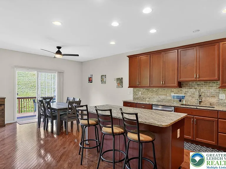 560 Quaker Ridge Ter — Photo 11