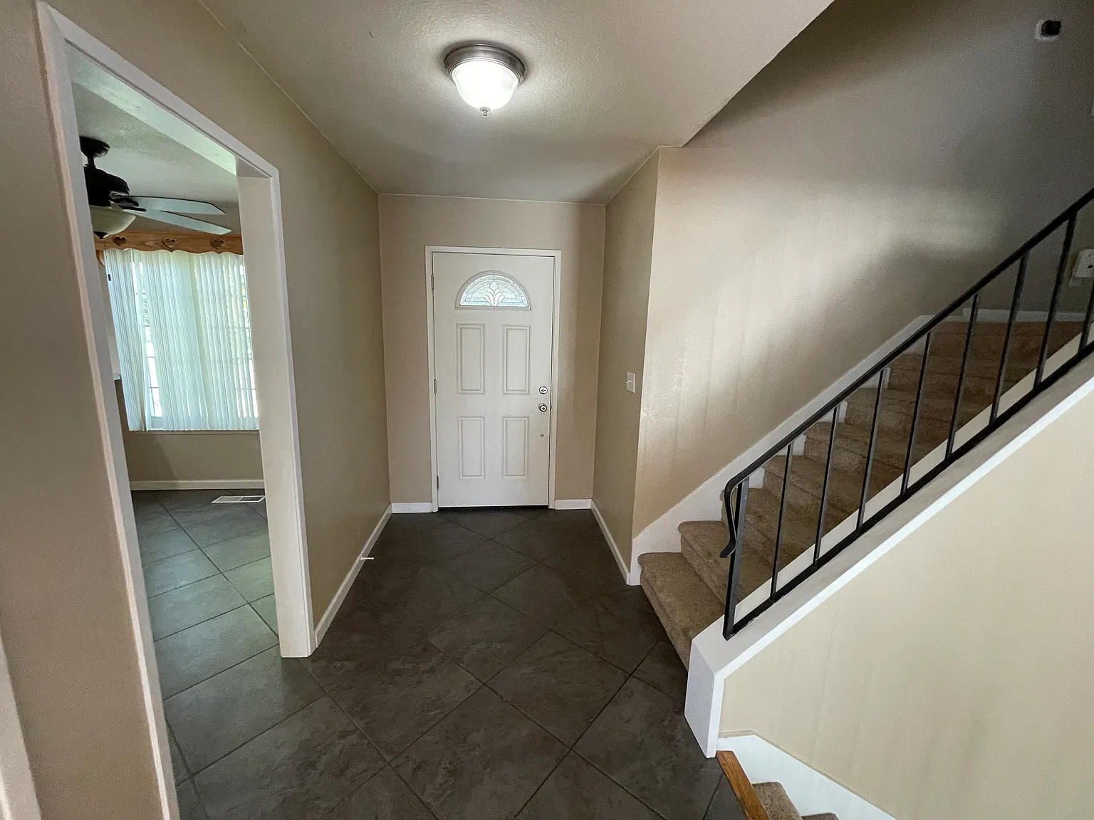 4 bed, 1989 sqft, $3,100 — Photo 2