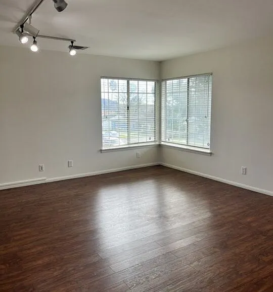 2561 Mayfield Ave — Photo 14