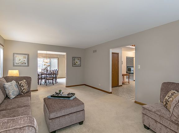 2nd image of 2905 Hickory Ct