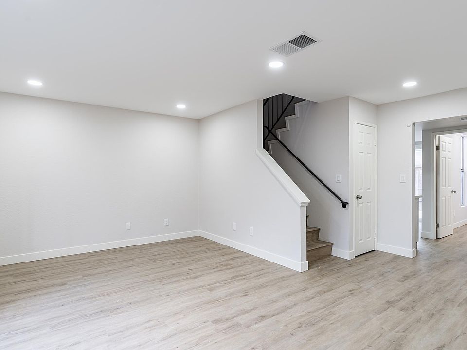 1st image of 4776 Hamilton St #3