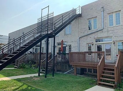 3rd image of 2600 W Warren Blvd