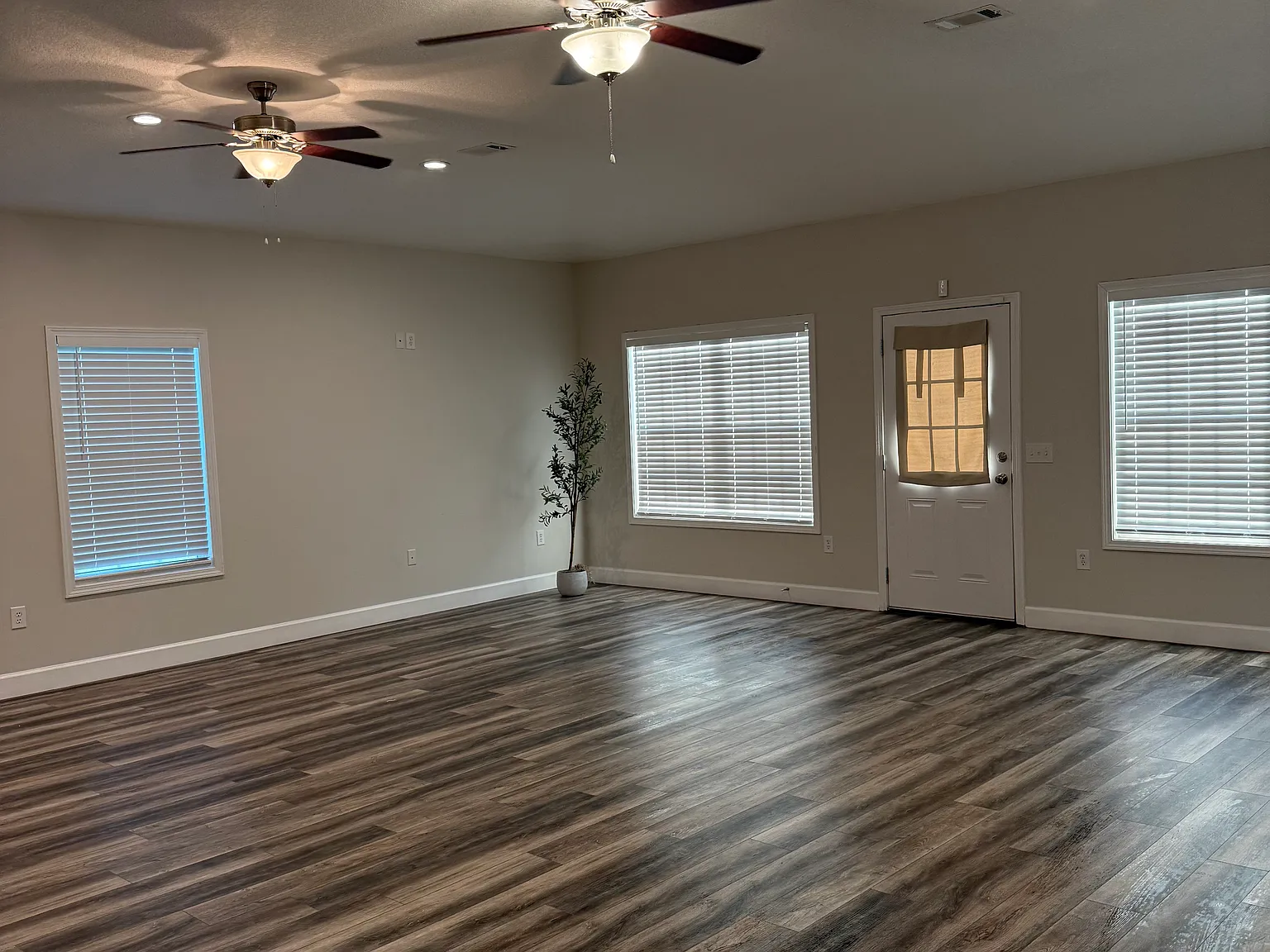 3 bed, 1910 sqft, $1,800 — Photo 4
