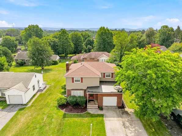 917 Sunnehanna Dr, Johnstown, PA 15905