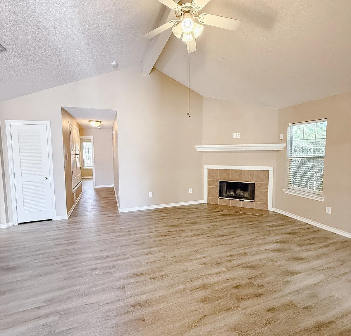 4 bed, 2.0 bath, 1755 sqft, $1,800 — Photo 2