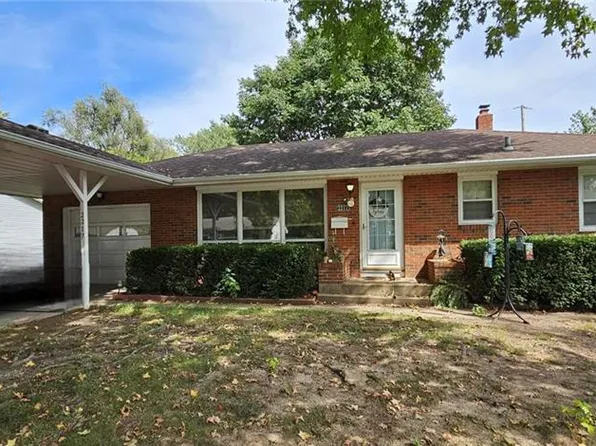 2217 Valley Brook Ln, Saint Joseph, MO 64503