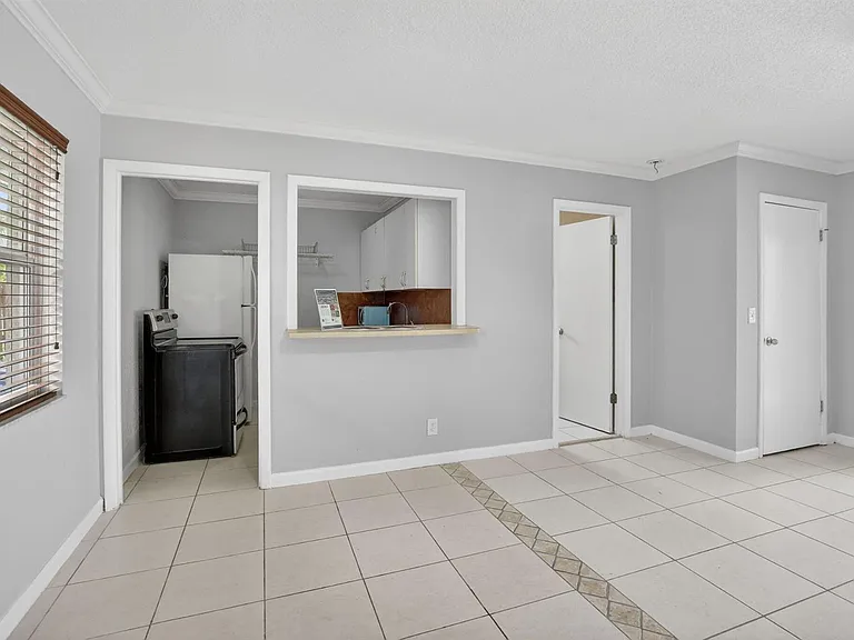 711 NE 14th St #STUDIO — Photo 7