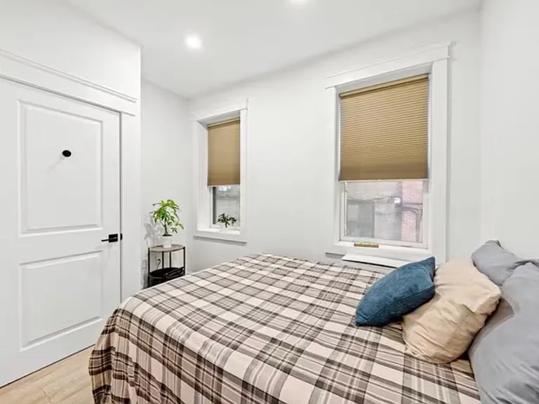 31 Irving St #4 — Photo 8
