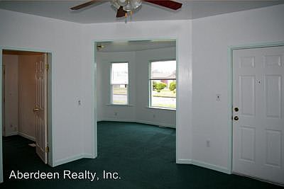 3rd image of 920 Dion Ave