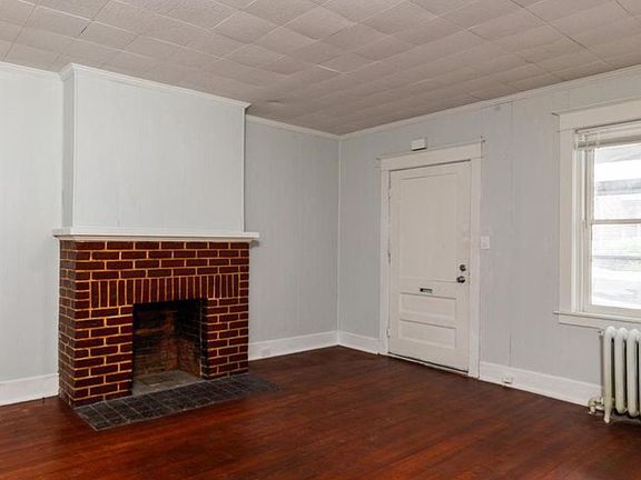 4th image of 112 E 25th St