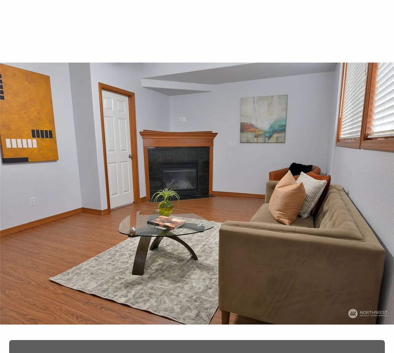 5 bed, 4.5 bath, 2835 sqft, $750 — Photo 2