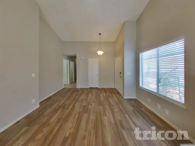 1833 Ridgefield Dr — Photo 3