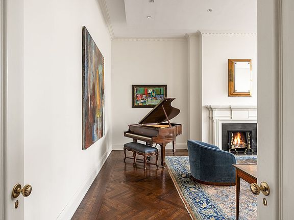 5th image of 50 E 77th St APT 6A