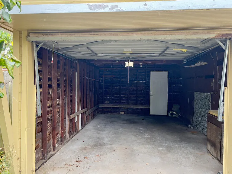 318 Devillen Ave — Photo 12