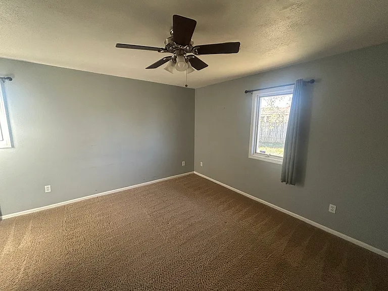1320 Parkside Dr — Photo 20