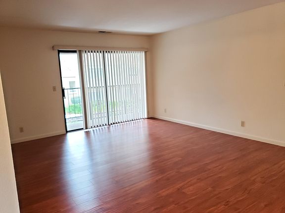 4th image of 1462 W Latimer Ave