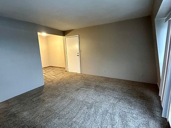 5th image of 1450 Meadowview Dr #9