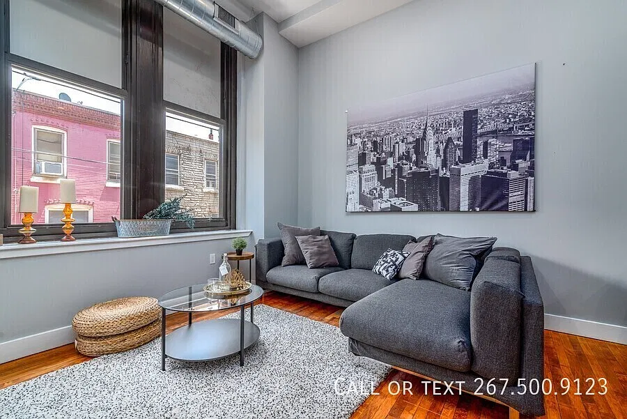 Awesome Location! Large Apartments. Roof Deck. Available 9/5! — Photo 3
