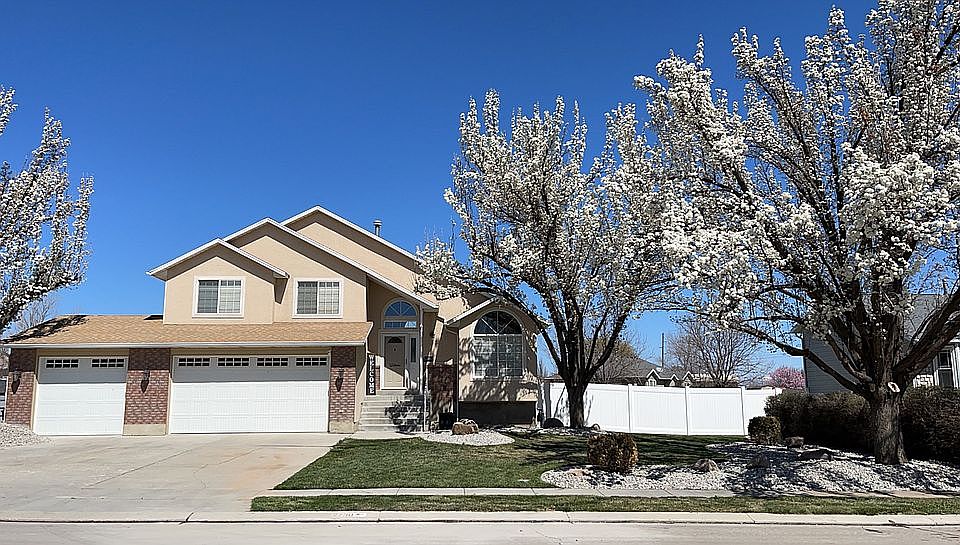 1st image of 2730 W Golden Meadows Dr