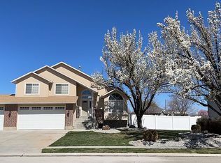 2730 W Golden Meadows Dr, Riverton, UT 84065