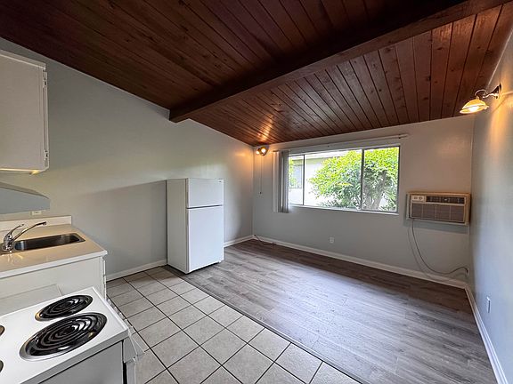 2nd image of 222 S Oak Knoll Ave APT 5