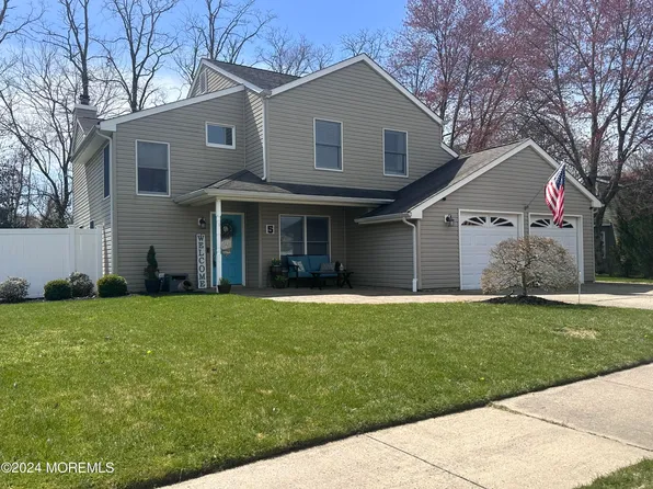 5 Plymouth Drive, Howell, NJ 07731