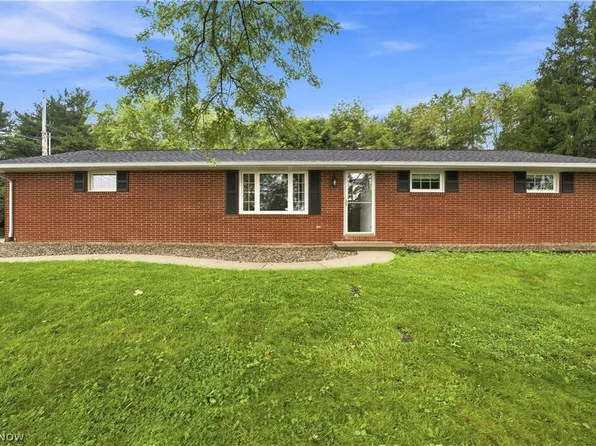 1715 Hillcrest Dr NW, Dover, OH 44622