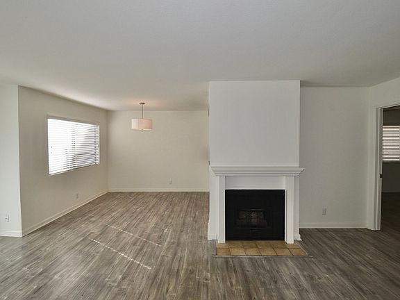 5th image of 3960 Carpenter Ave #101
