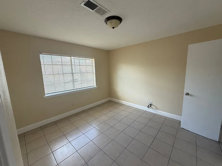 3310-3320 Kabel Dr — Photo 18