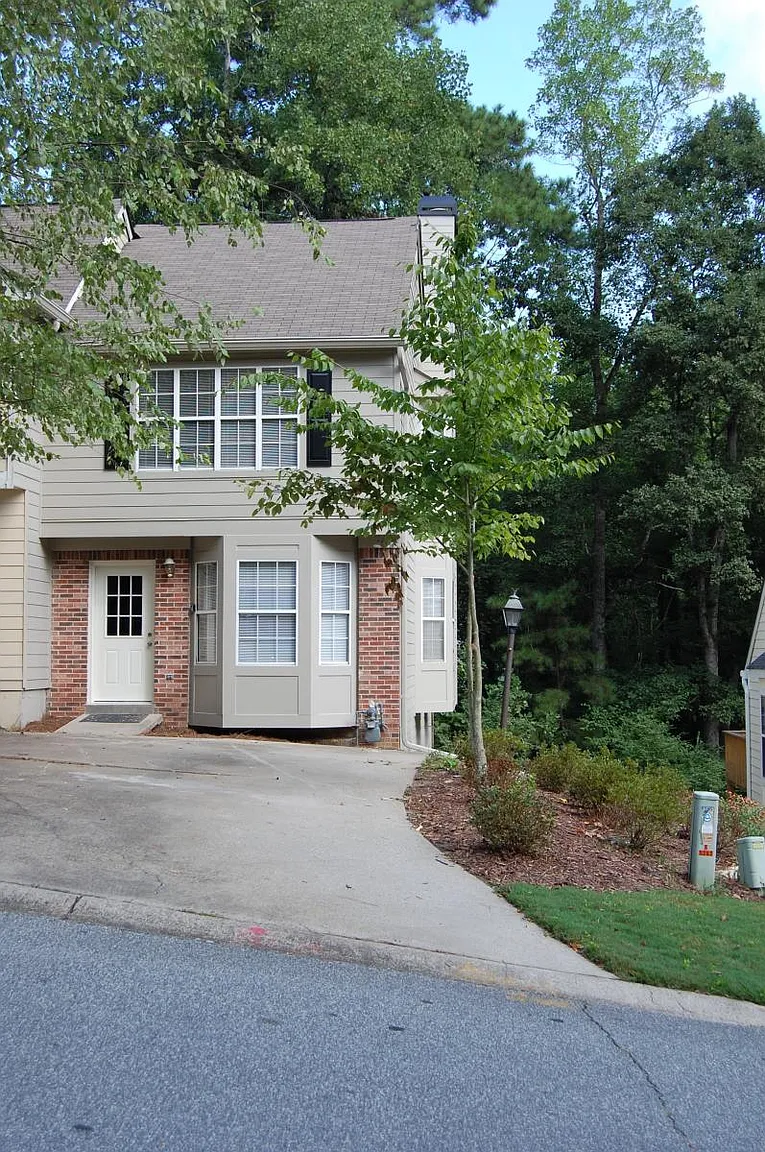 5204 Laurel Bridge Ct SE photo 1
