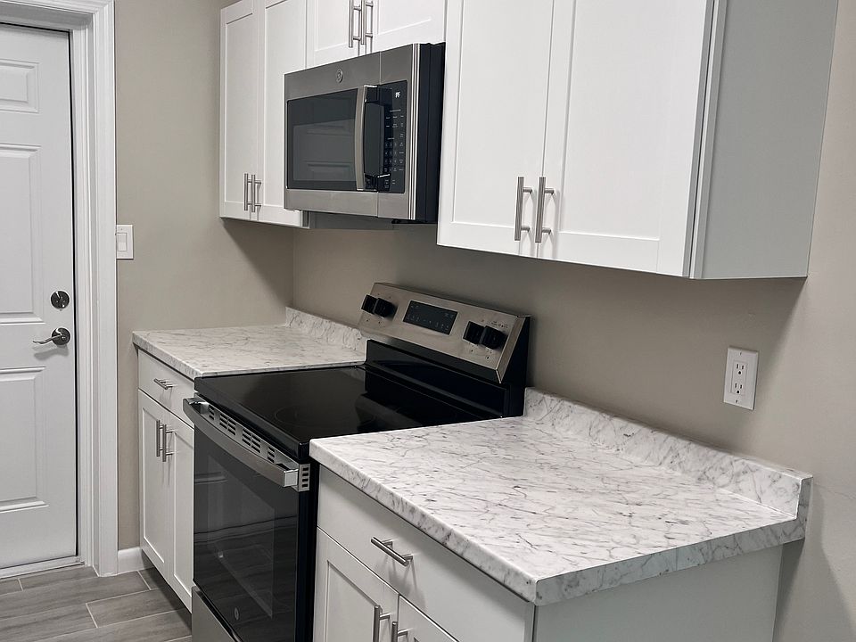 1st image of 124 E Grant St #124