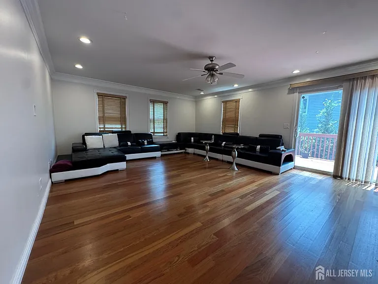 5 Hollywood St — Photo 9