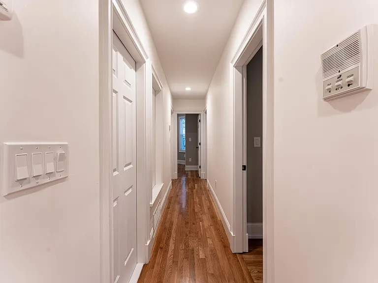 305 W 3rd St #2 — Photo 9